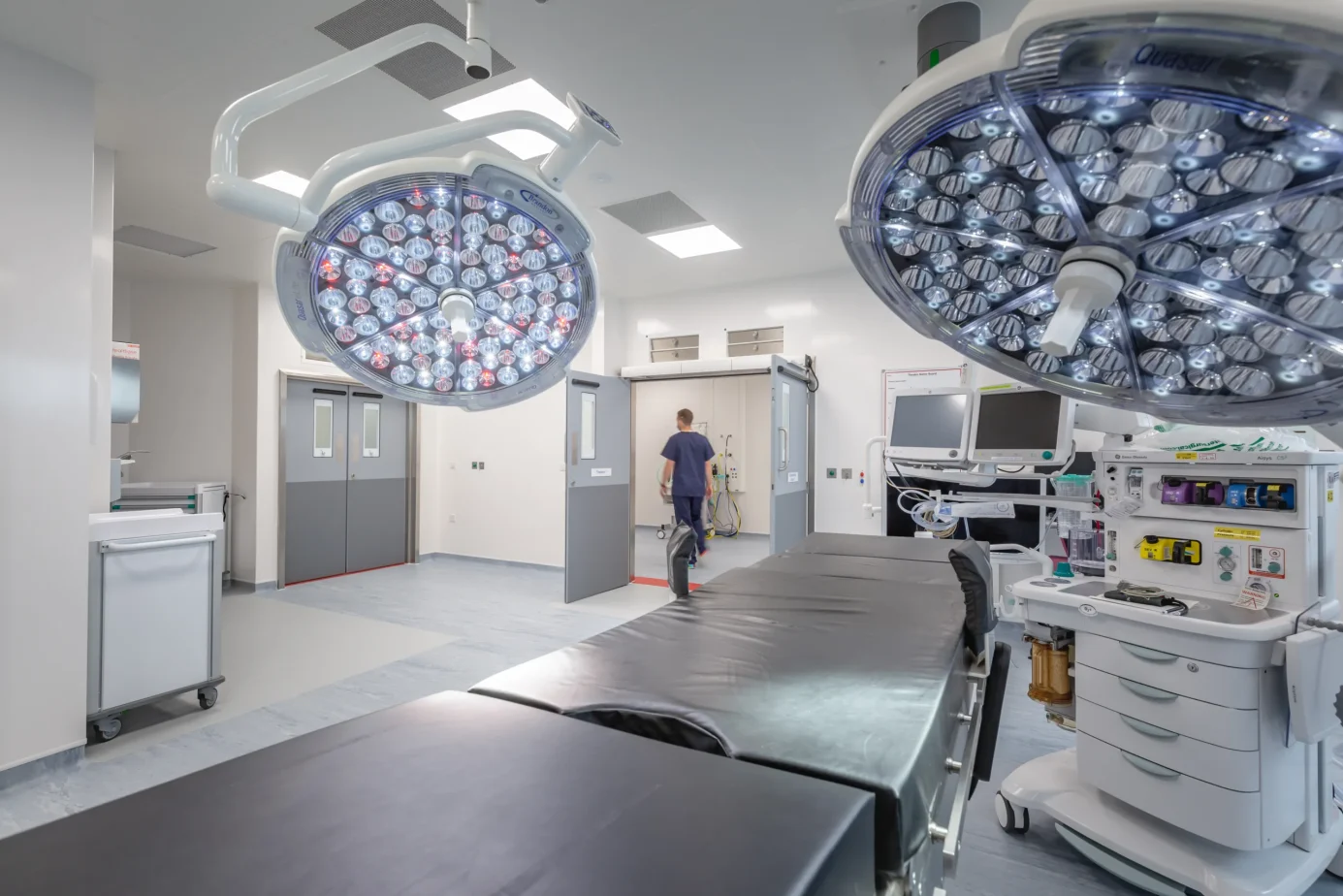 brg-technologies-moduleco-operating-theatre-suite-surgeon-scaled